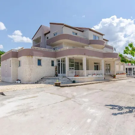 Villa Ana Umljanovic