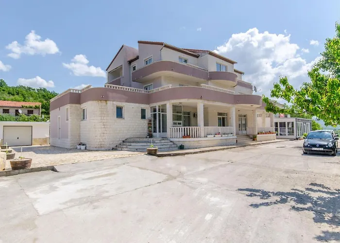 Villa Ana Umljanovic